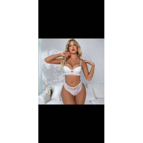 Élégance Trio – Ensemble Lingerie Dentelle en Rouge, Blanc et Noir Dakar